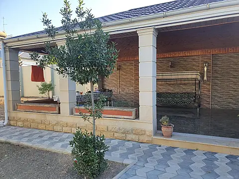 Kirayə verilir 7 otaqlı həyət evi 300 m²