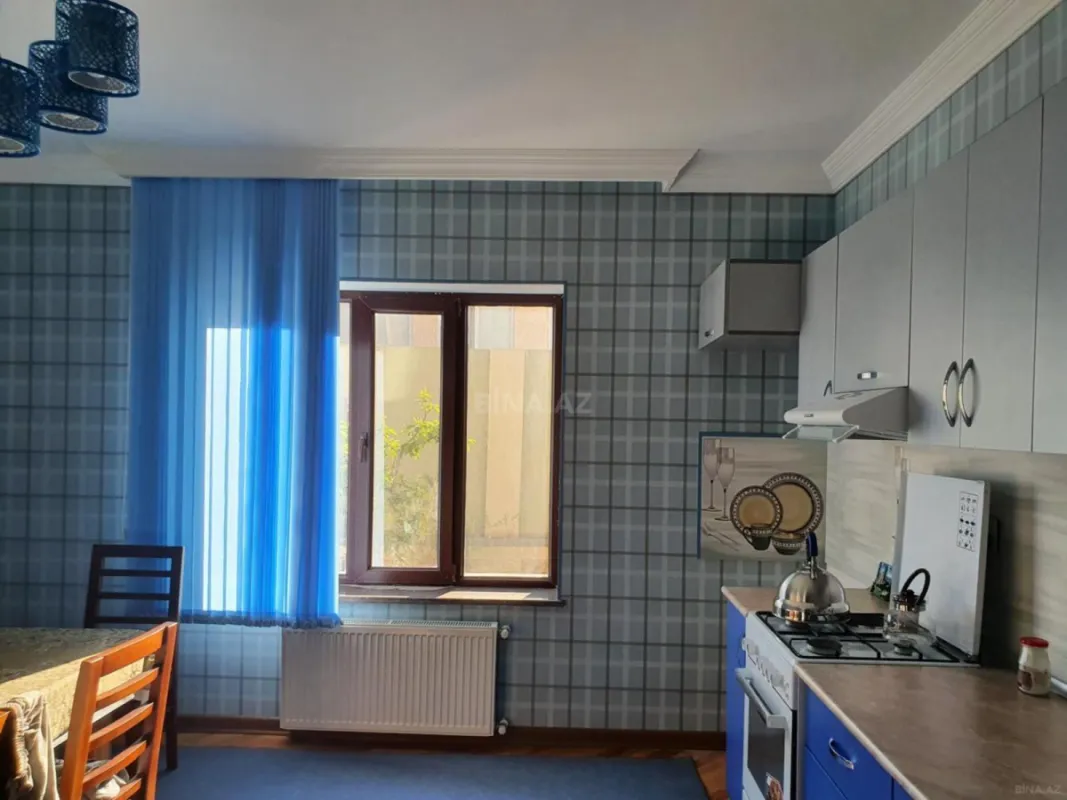 Kirayə verilir 7 otaqlı həyət evi 300 m²