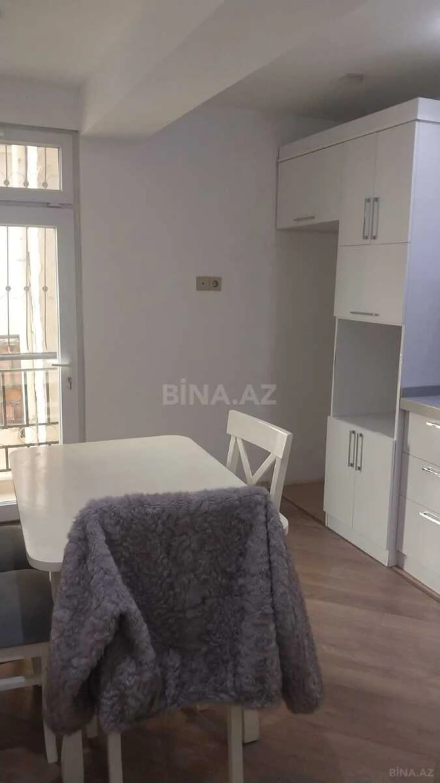 Satılır 2 otaqlı mənzil 93 m²