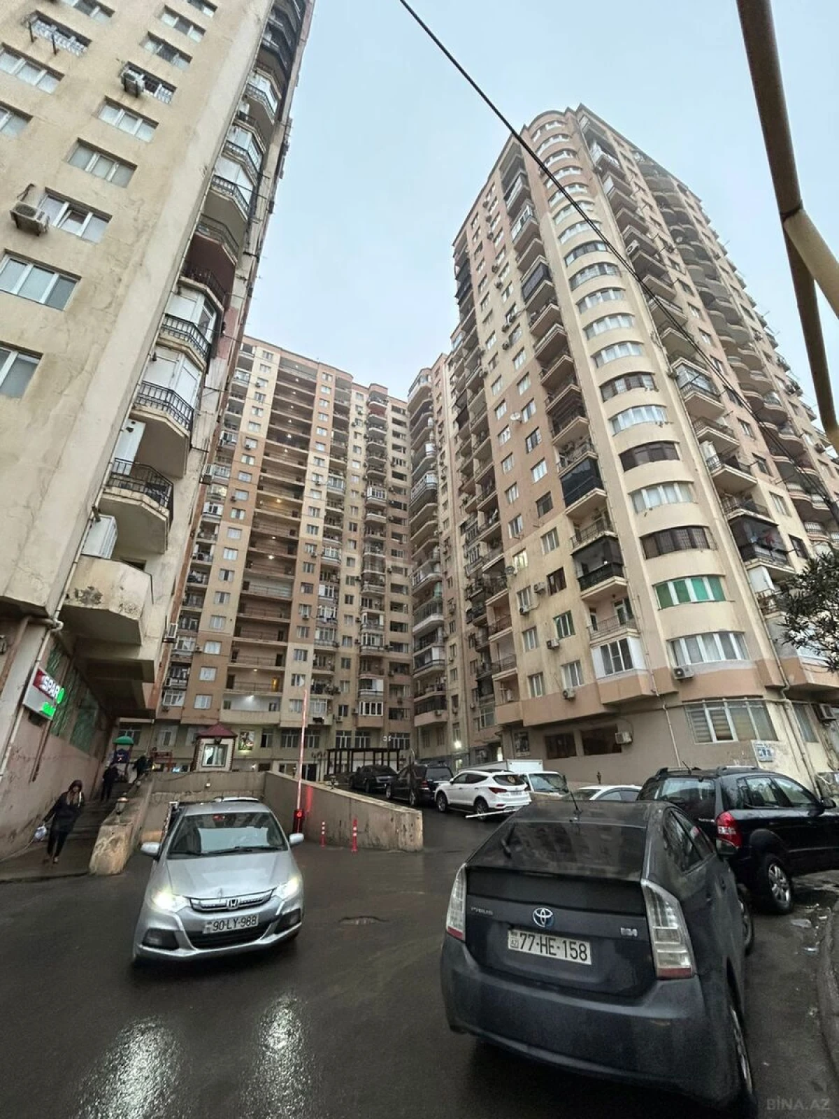 Satılır 2 otaqlı mənzil 93 m²