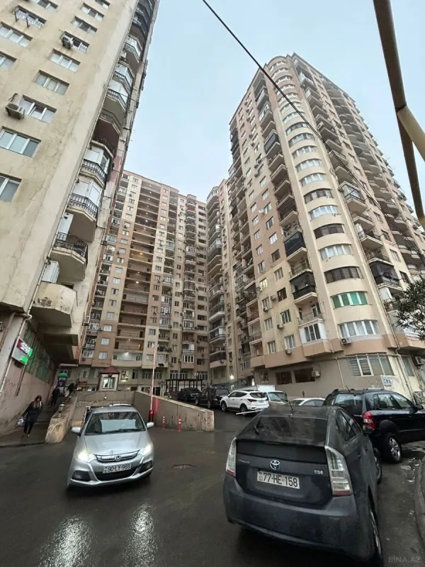 Satılır 2 otaqlı mənzil 93 m²