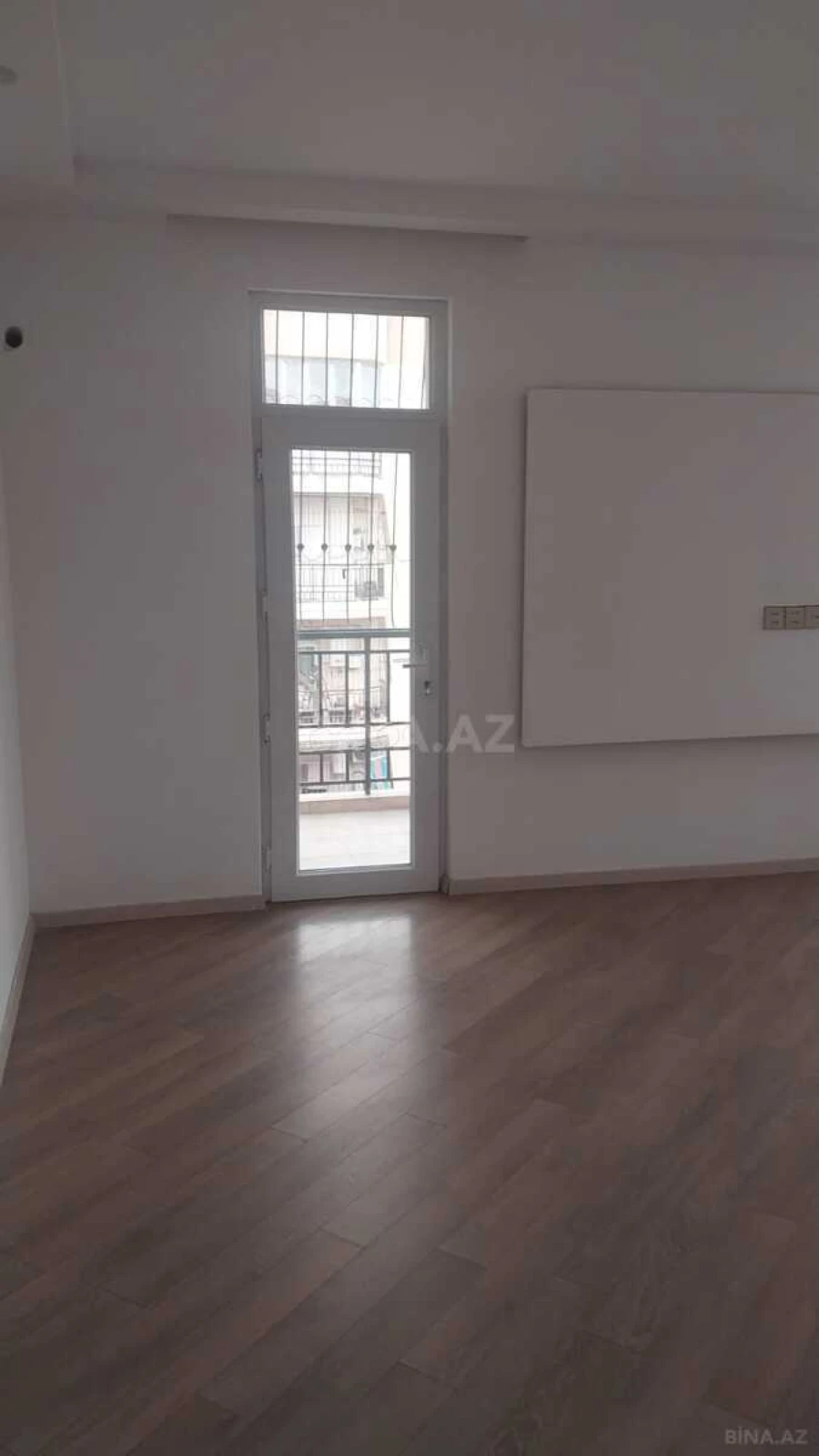 Satılır 2 otaqlı mənzil 93 m²