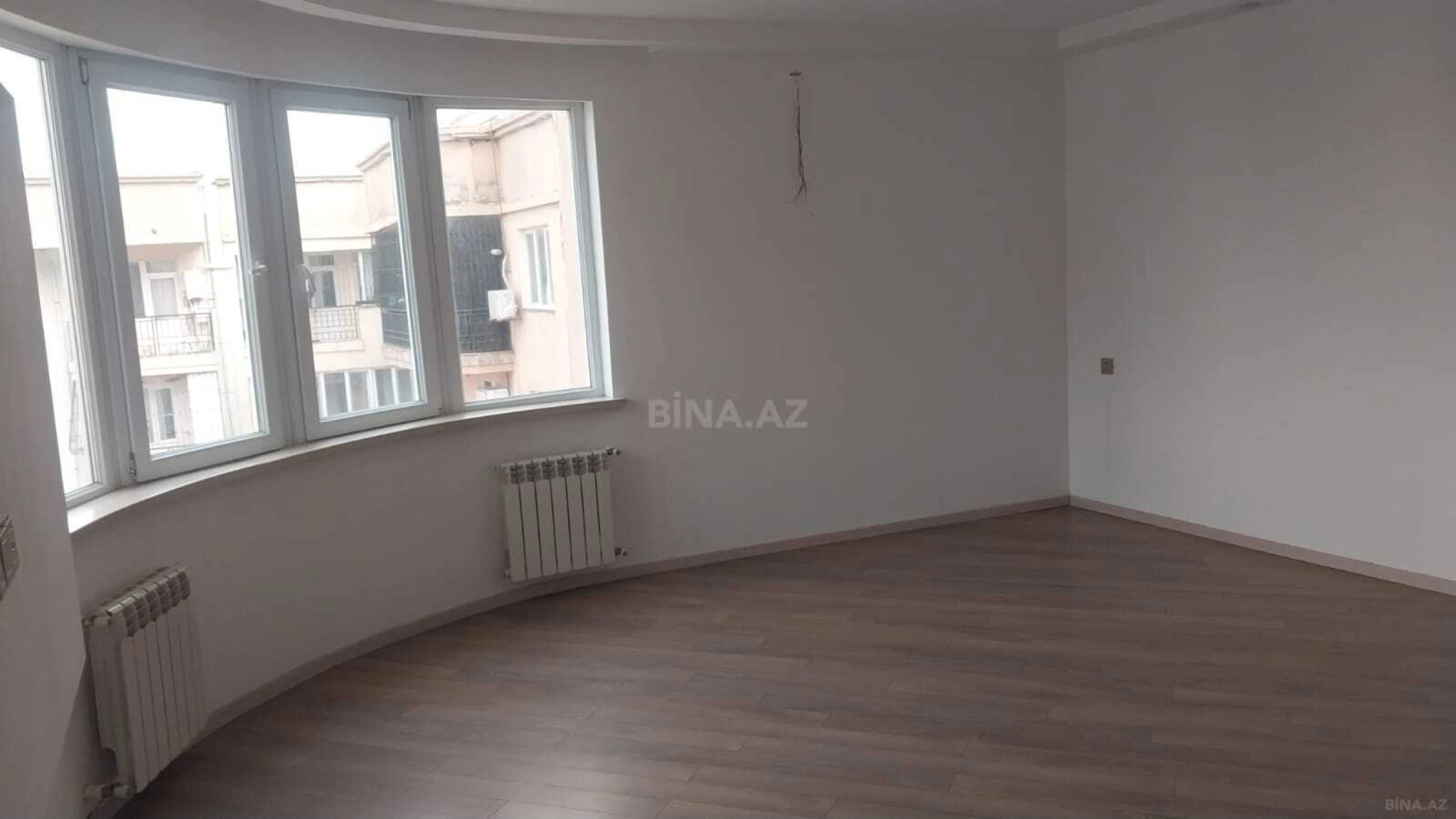 Satılır 2 otaqlı mənzil 93 m²