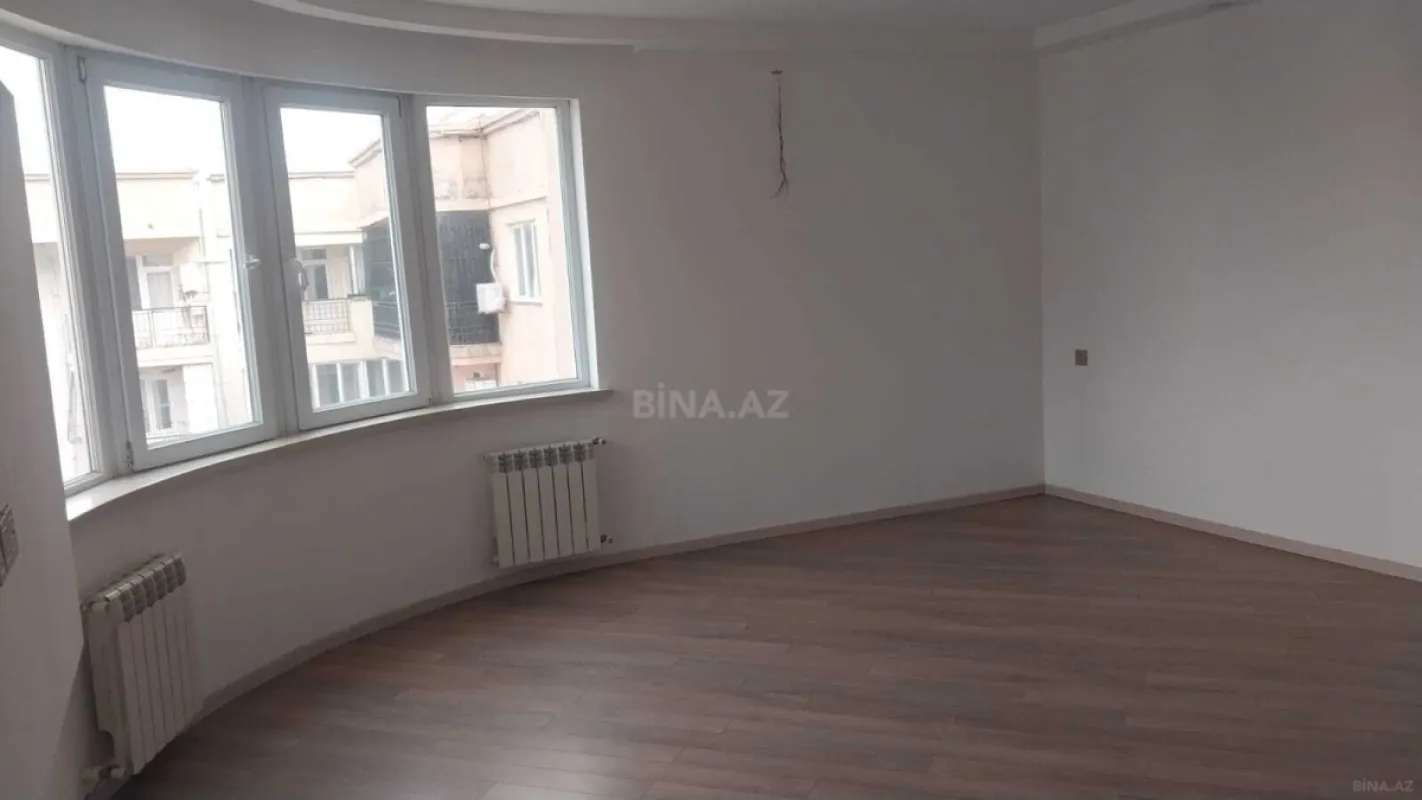 Satılır 2 otaqlı mənzil 93 m²