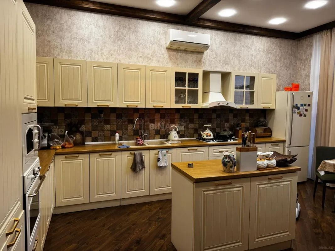 Kirayə verilir 5 otaqlı həyət evi 250 m²