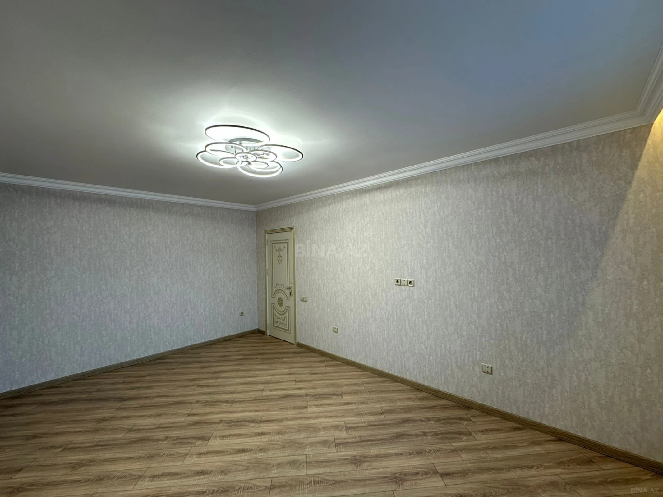 Satılır 4 otaqlı mənzil 110 m²