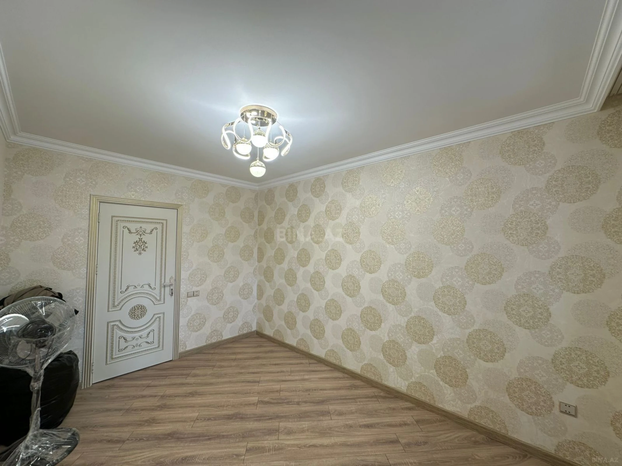 Satılır 4 otaqlı mənzil 110 m²