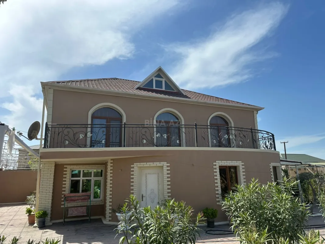 Kirayə verilir 7 otaqlı həyət evi 250 m²
