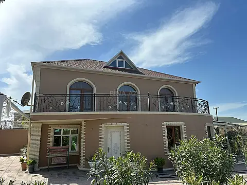 Kirayə verilir 7 otaqlı həyət evi 250 m²