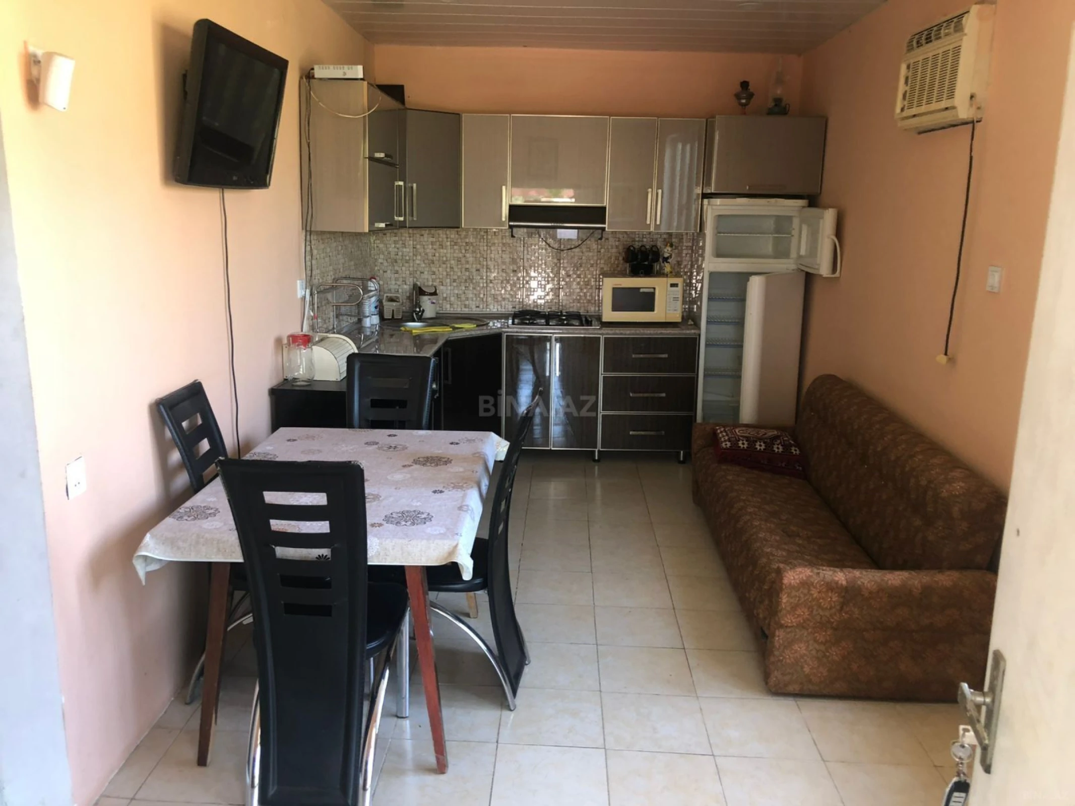 Kirayə verilir 7 otaqlı həyət evi 250 m²