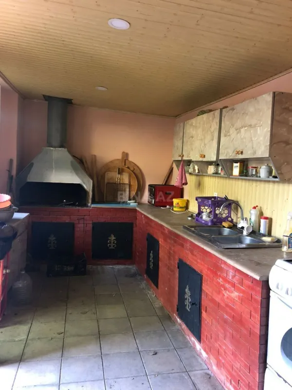 Kirayə verilir 7 otaqlı həyət evi 250 m²