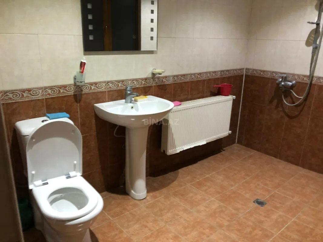 Kirayə verilir 7 otaqlı həyət evi 250 m²