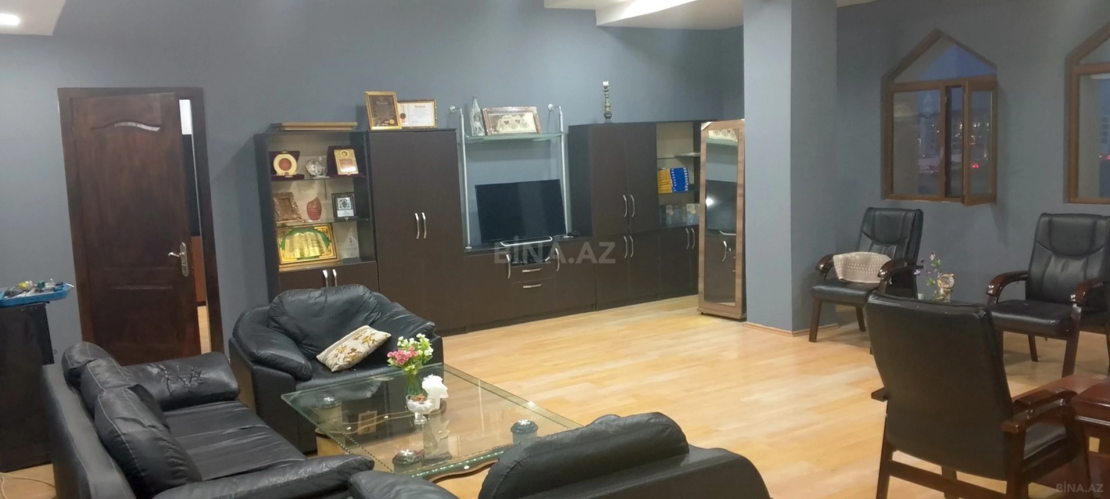 Kirayə verilir 2 otaqlı ofis 90 m²