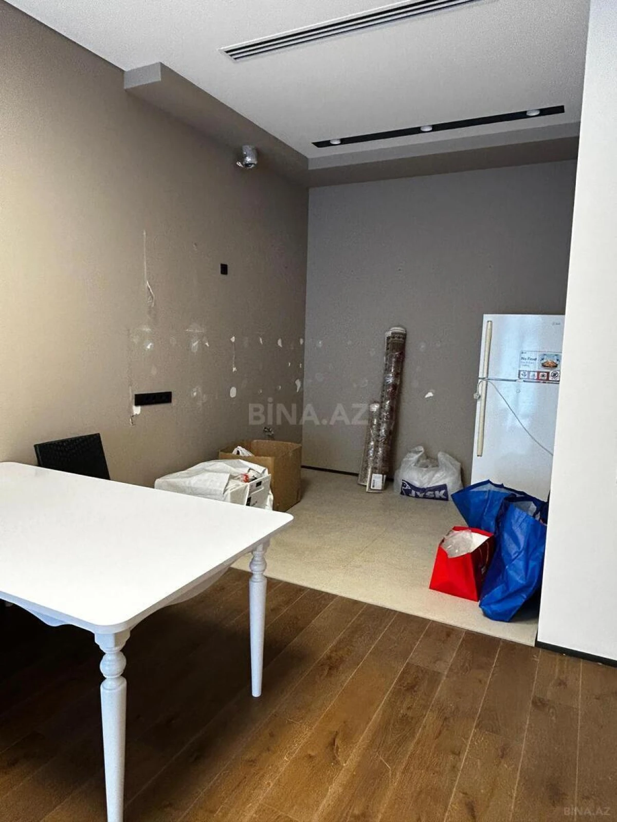 Satılır 2 otaqlı mənzil 76.5 m²