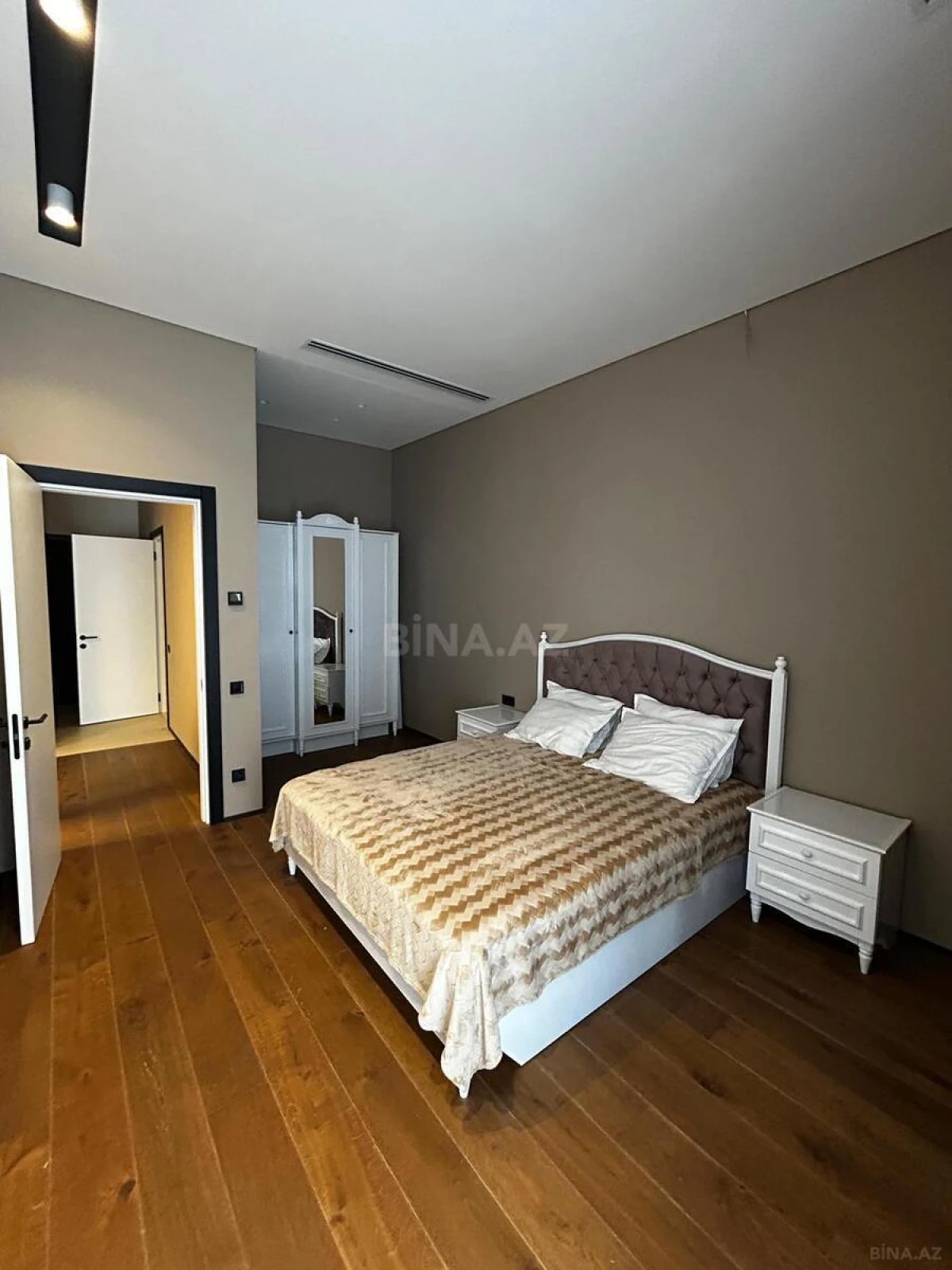 Satılır 2 otaqlı mənzil 76.5 m²