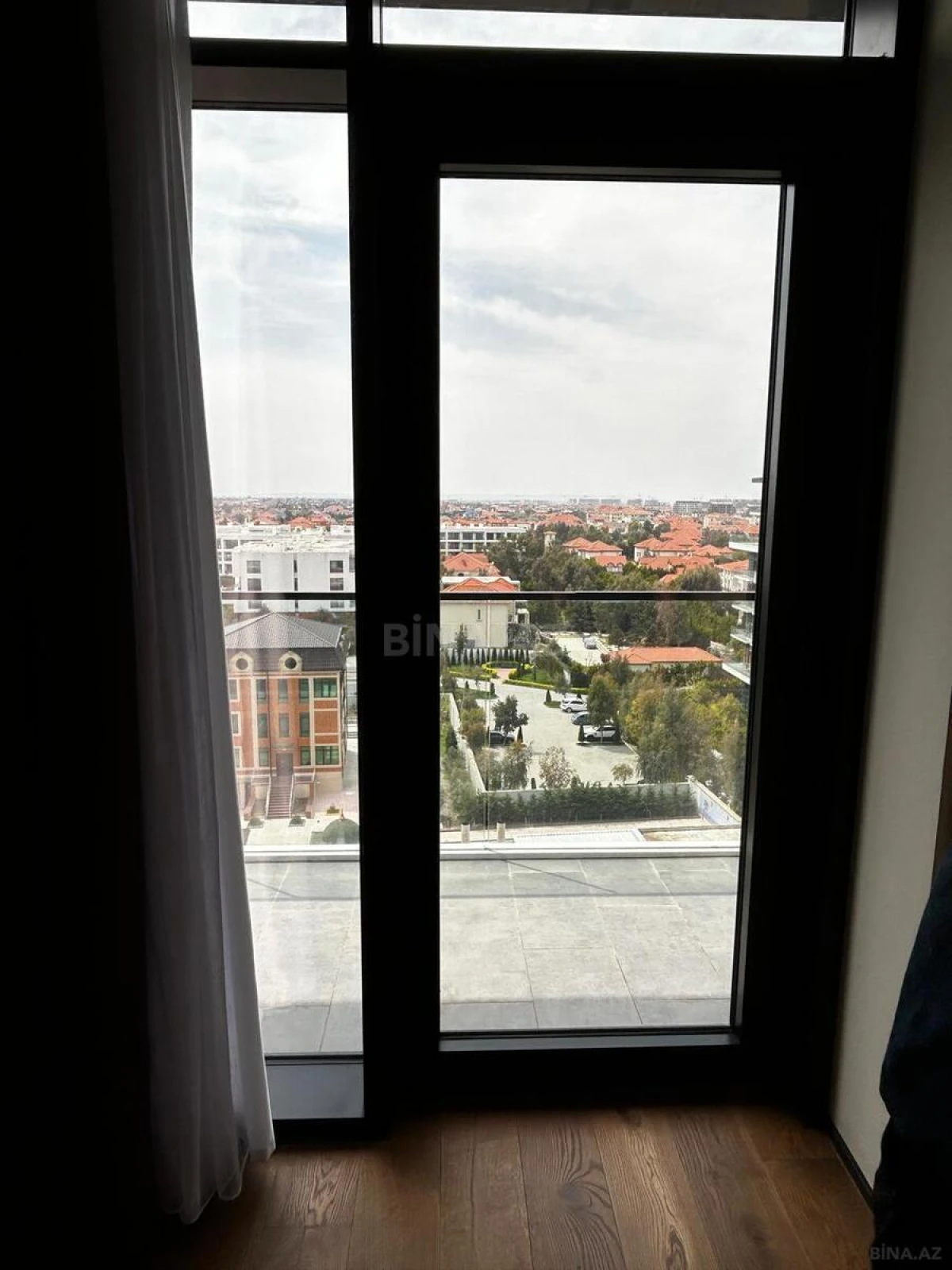 Satılır 2 otaqlı mənzil 76.5 m²