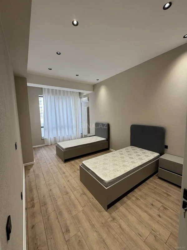 Satılır 4 otaqlı mənzil 172 m²
