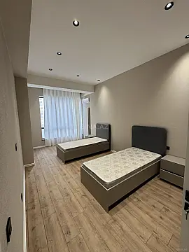Satılır 4 otaqlı mənzil 172 m²