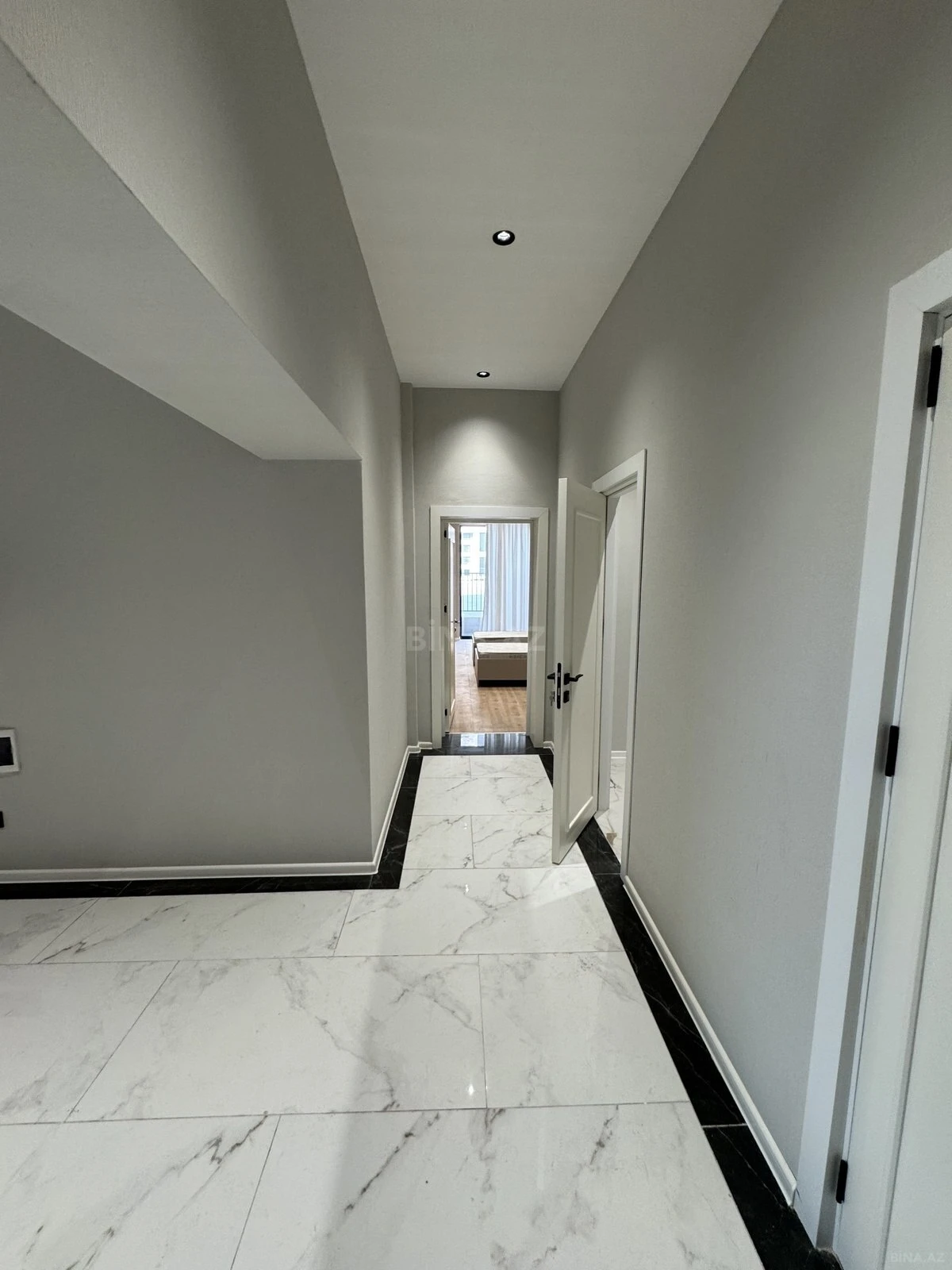 Satılır 4 otaqlı mənzil 172 m²