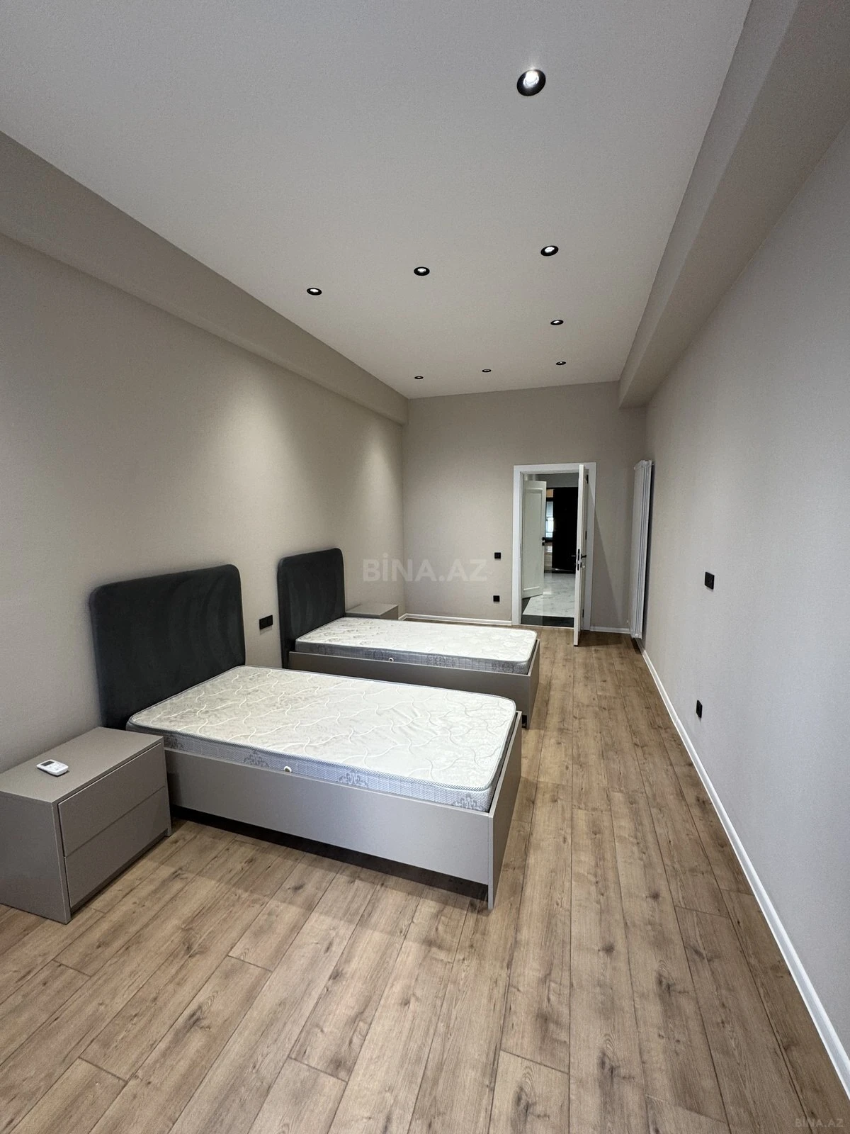 Satılır 4 otaqlı mənzil 172 m²