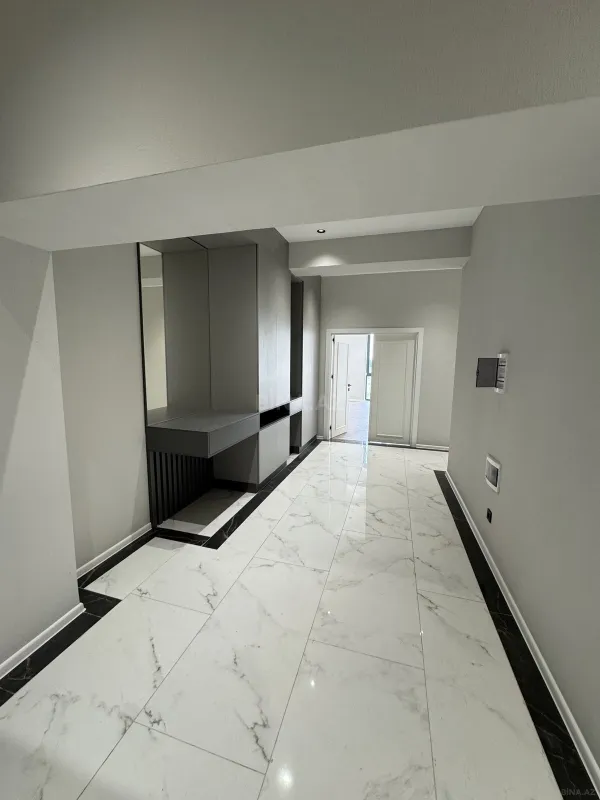 Satılır 4 otaqlı mənzil 172 m²