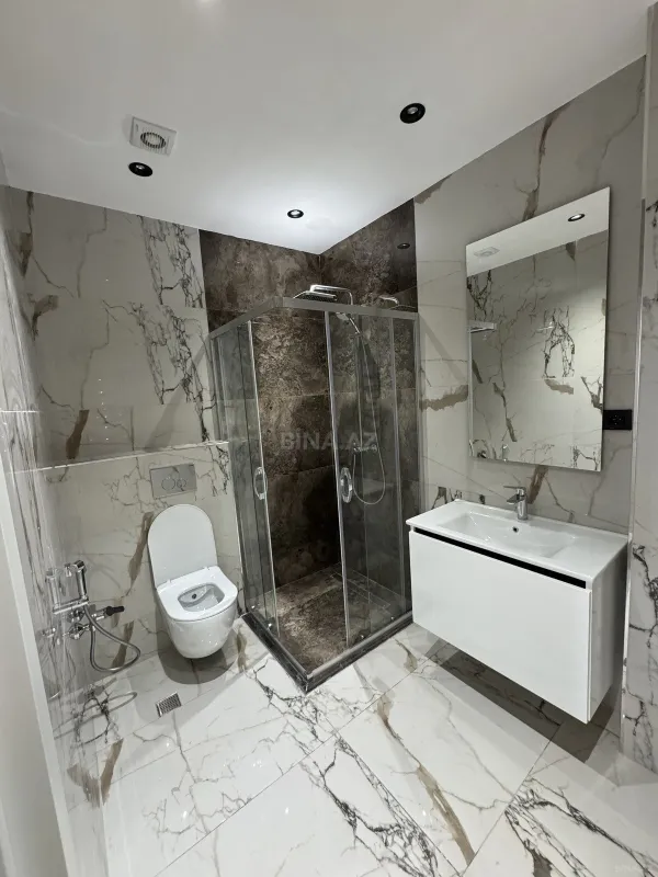 Satılır 4 otaqlı mənzil 172 m²