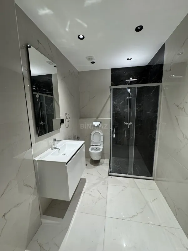 Satılır 4 otaqlı mənzil 172 m²