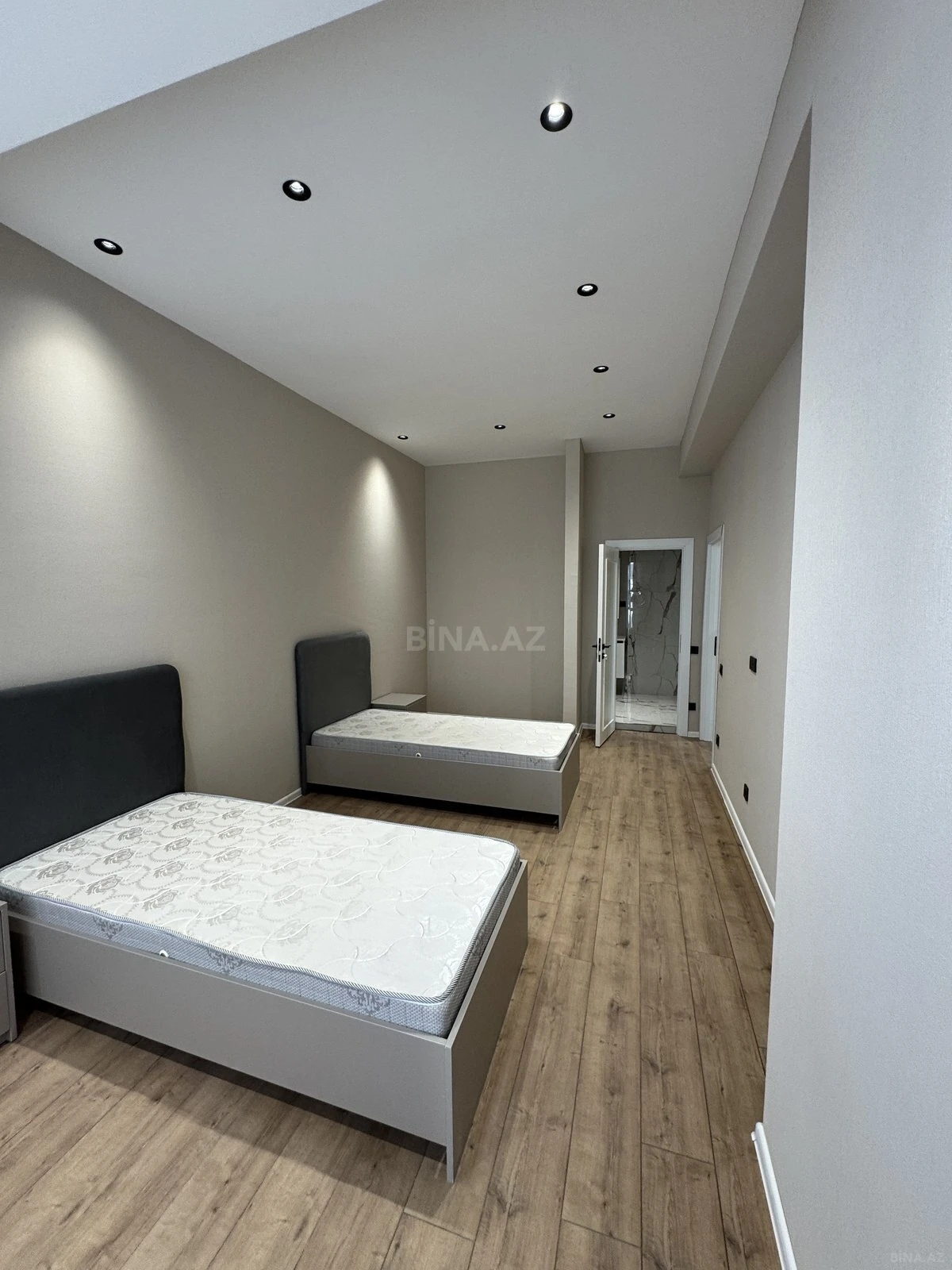 Satılır 4 otaqlı mənzil 172 m²