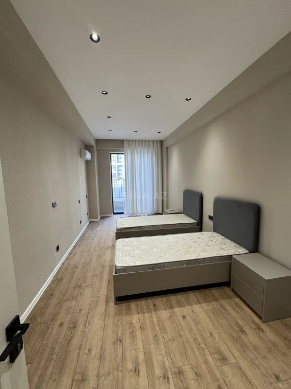 Satılır 4 otaqlı mənzil 172 m²