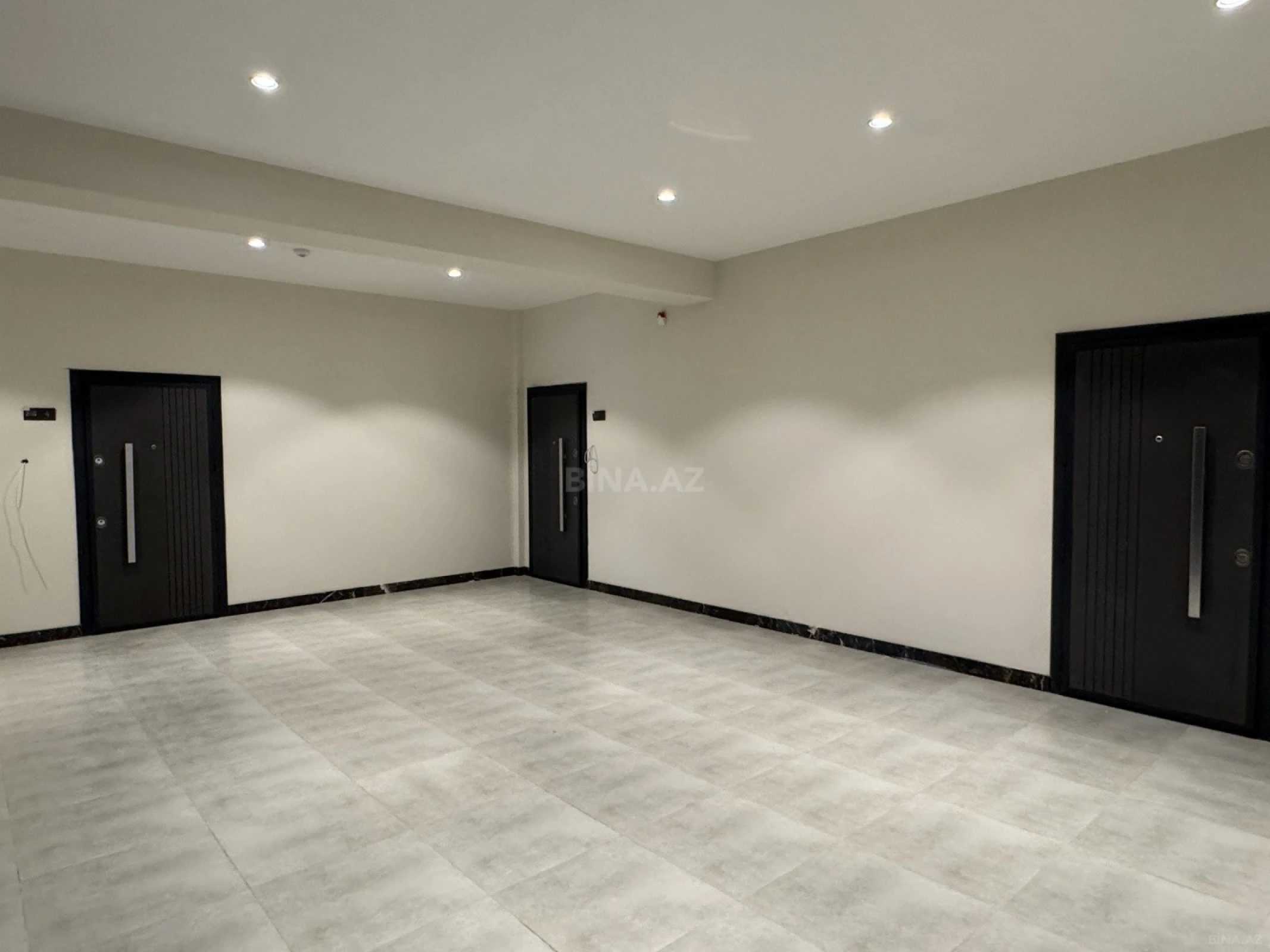 Satılır 4 otaqlı mənzil 172 m²