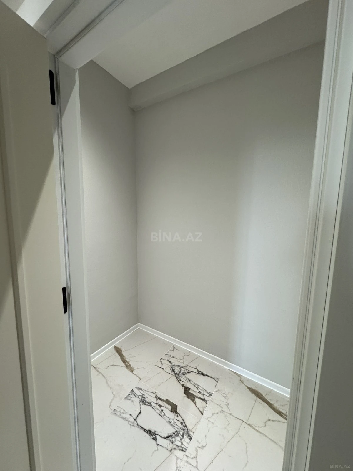 Satılır 4 otaqlı mənzil 172 m²