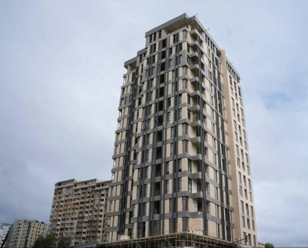 Satılır 4 otaqlı mənzil 220 m²