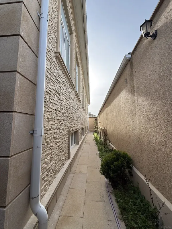 Satılır 10 otaqlı həyət evi 690 m²
