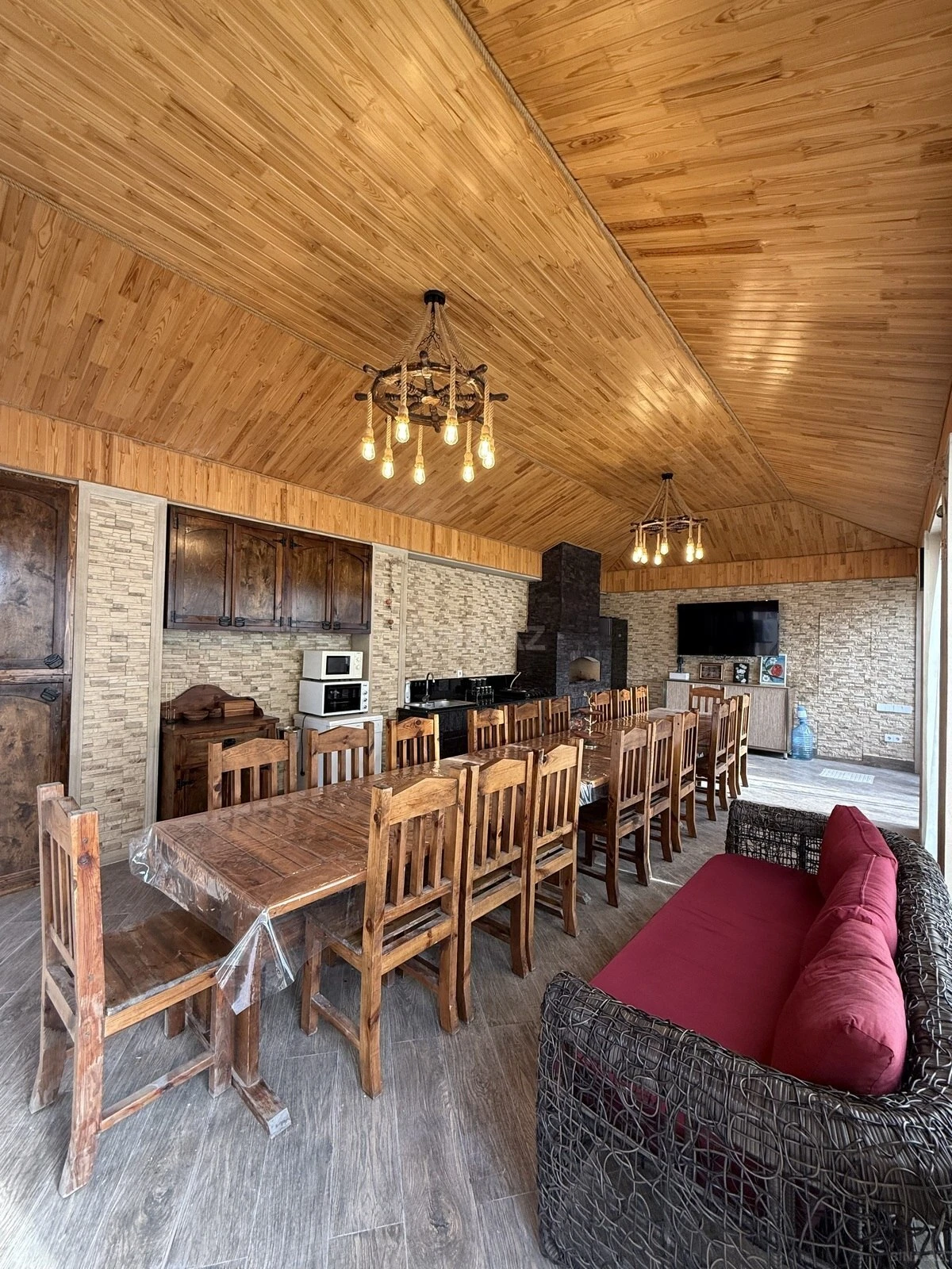 Satılır 10 otaqlı həyət evi 690 m²