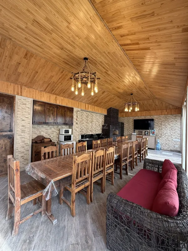 Satılır 10 otaqlı həyət evi 690 m²