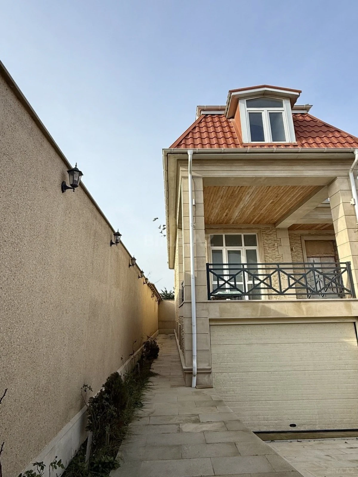 Satılır 10 otaqlı həyət evi 690 m²