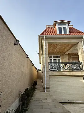 Satılır 10 otaqlı həyət evi 690 m²