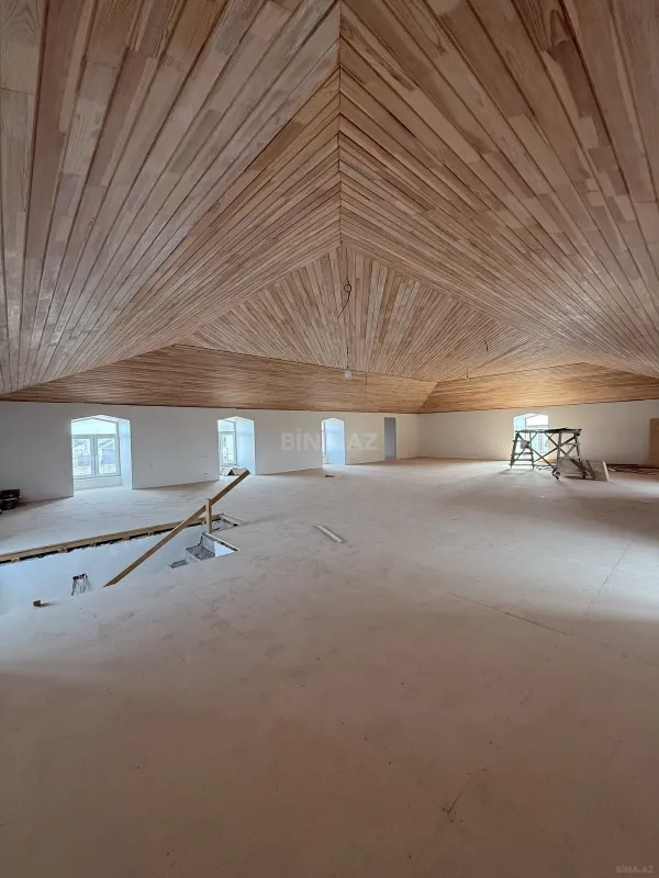 Satılır 10 otaqlı həyət evi 690 m²