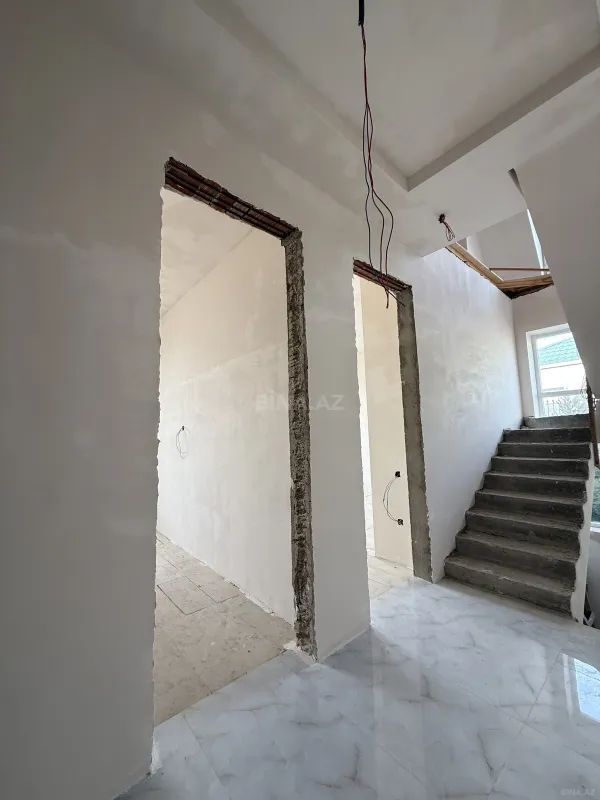 Satılır 10 otaqlı həyət evi 690 m²