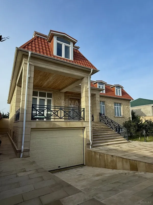 Satılır 10 otaqlı həyət evi 690 m²