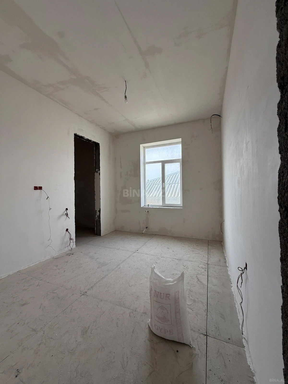 Satılır 10 otaqlı həyət evi 690 m²