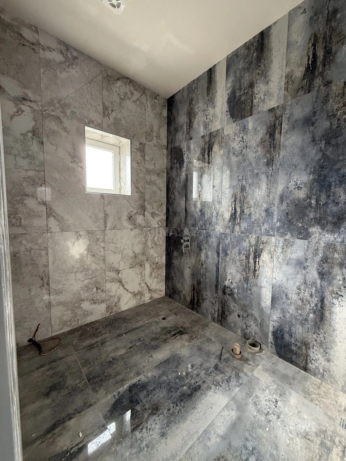 Satılır 10 otaqlı həyət evi 690 m²