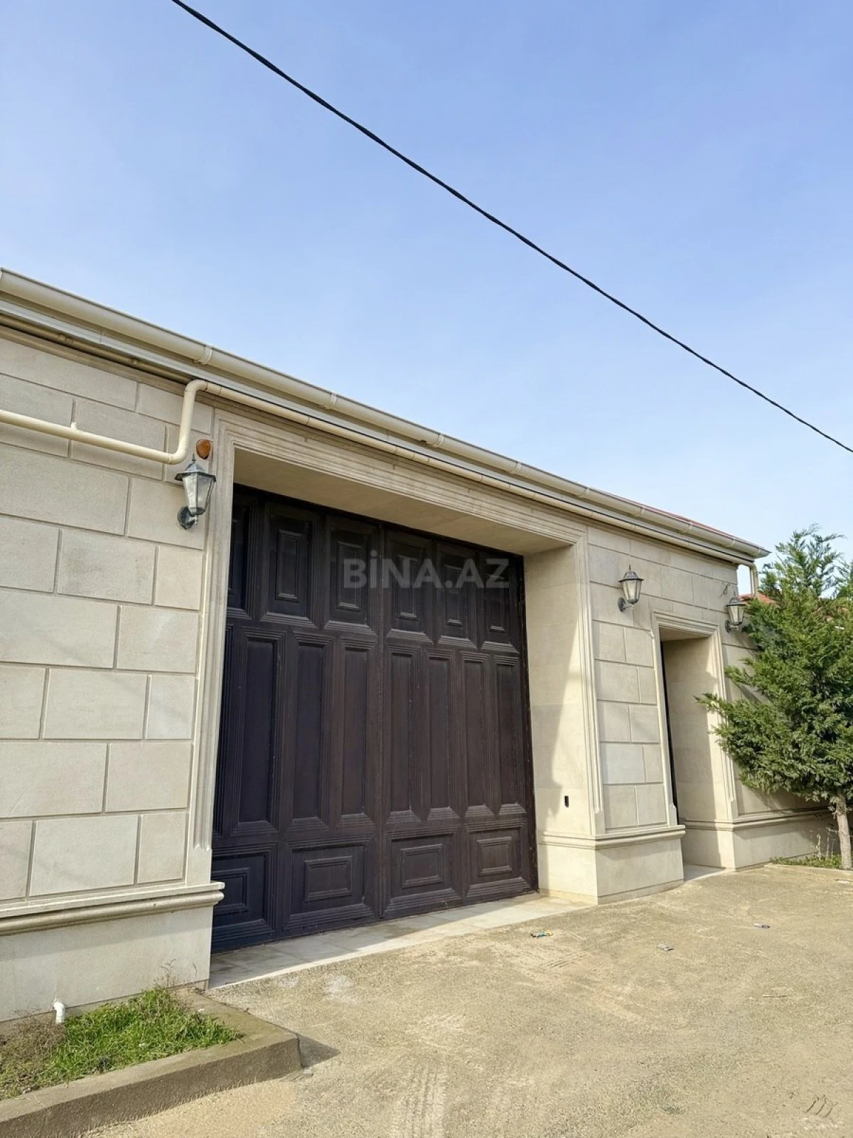 Satılır 10 otaqlı həyət evi 690 m²