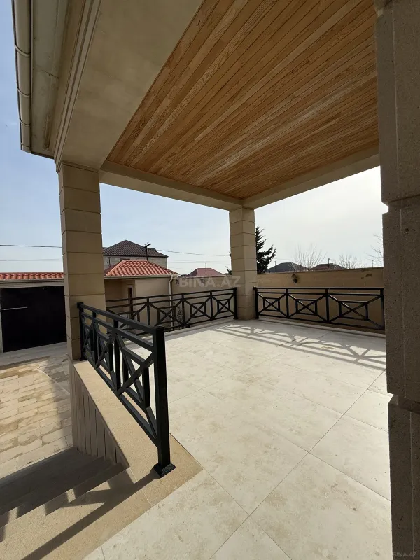 Satılır 10 otaqlı həyət evi 690 m²