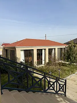 Satılır 10 otaqlı həyət evi 690 m²
