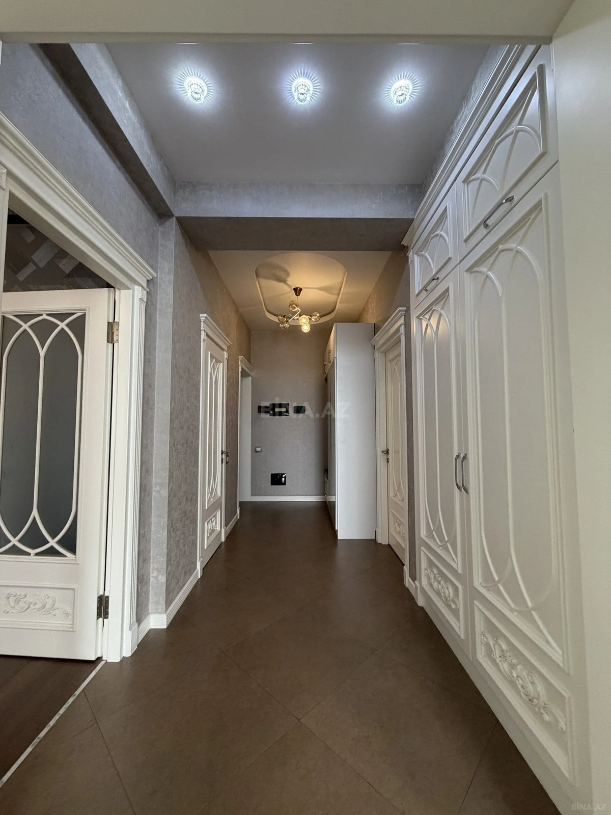 Satılır 3 otaqlı mənzil 105 m²