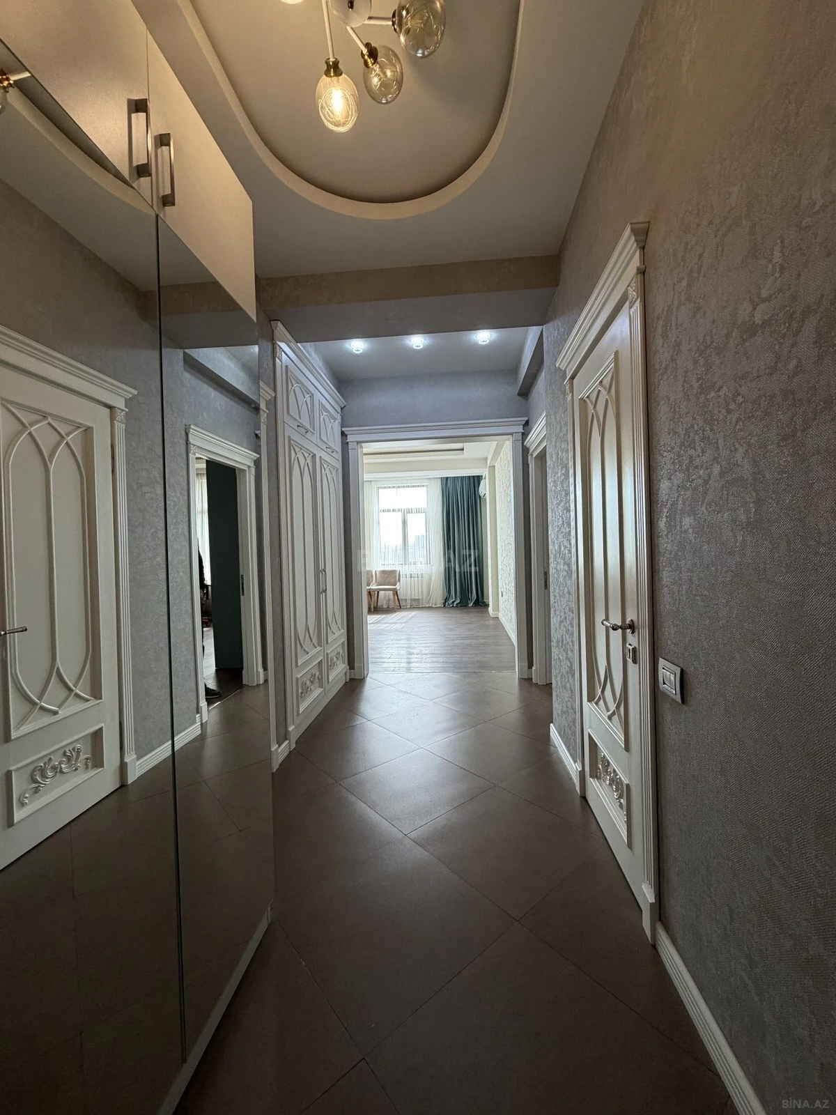 Satılır 3 otaqlı mənzil 105 m²