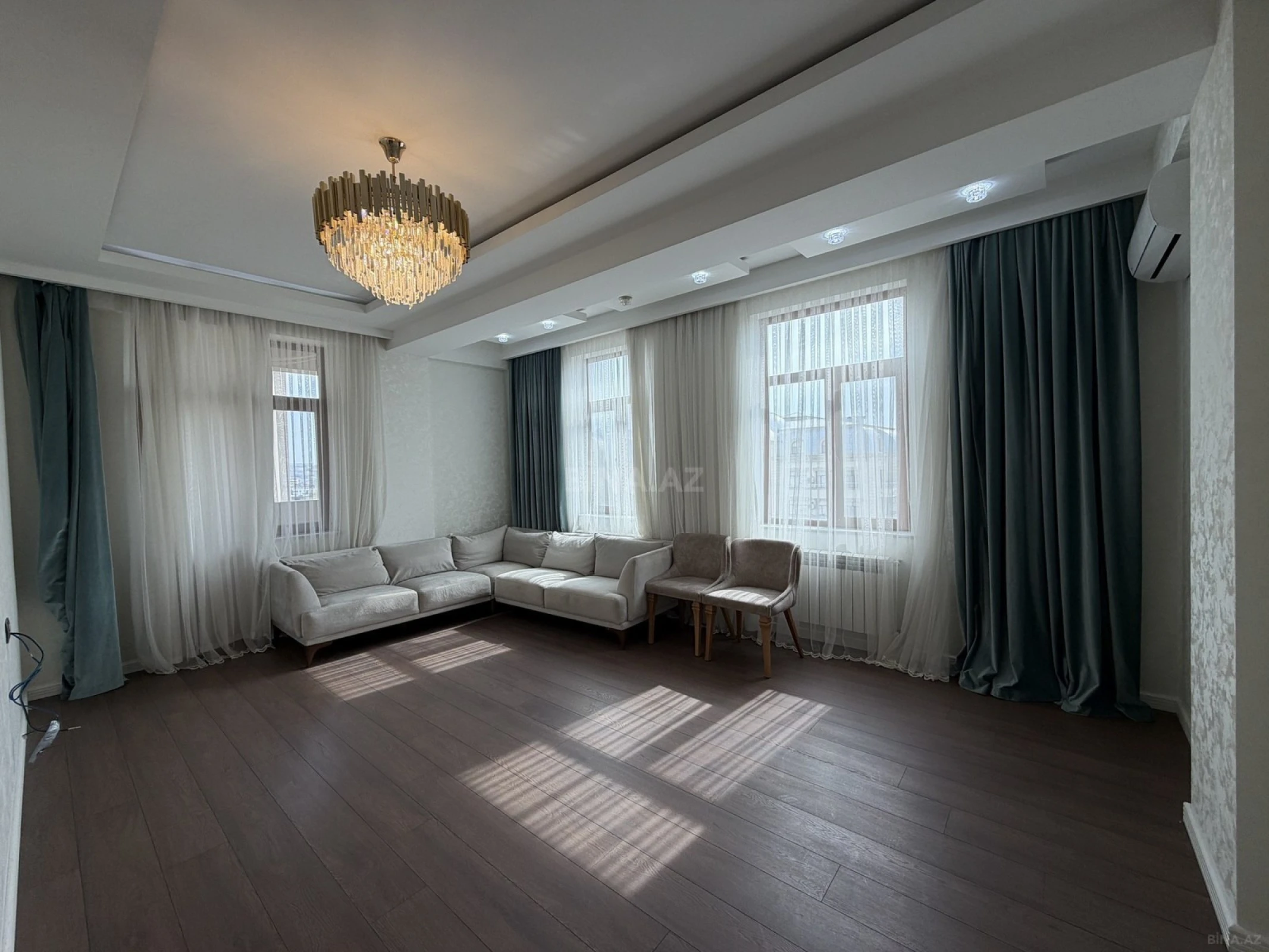 Satılır 3 otaqlı mənzil 105 m²