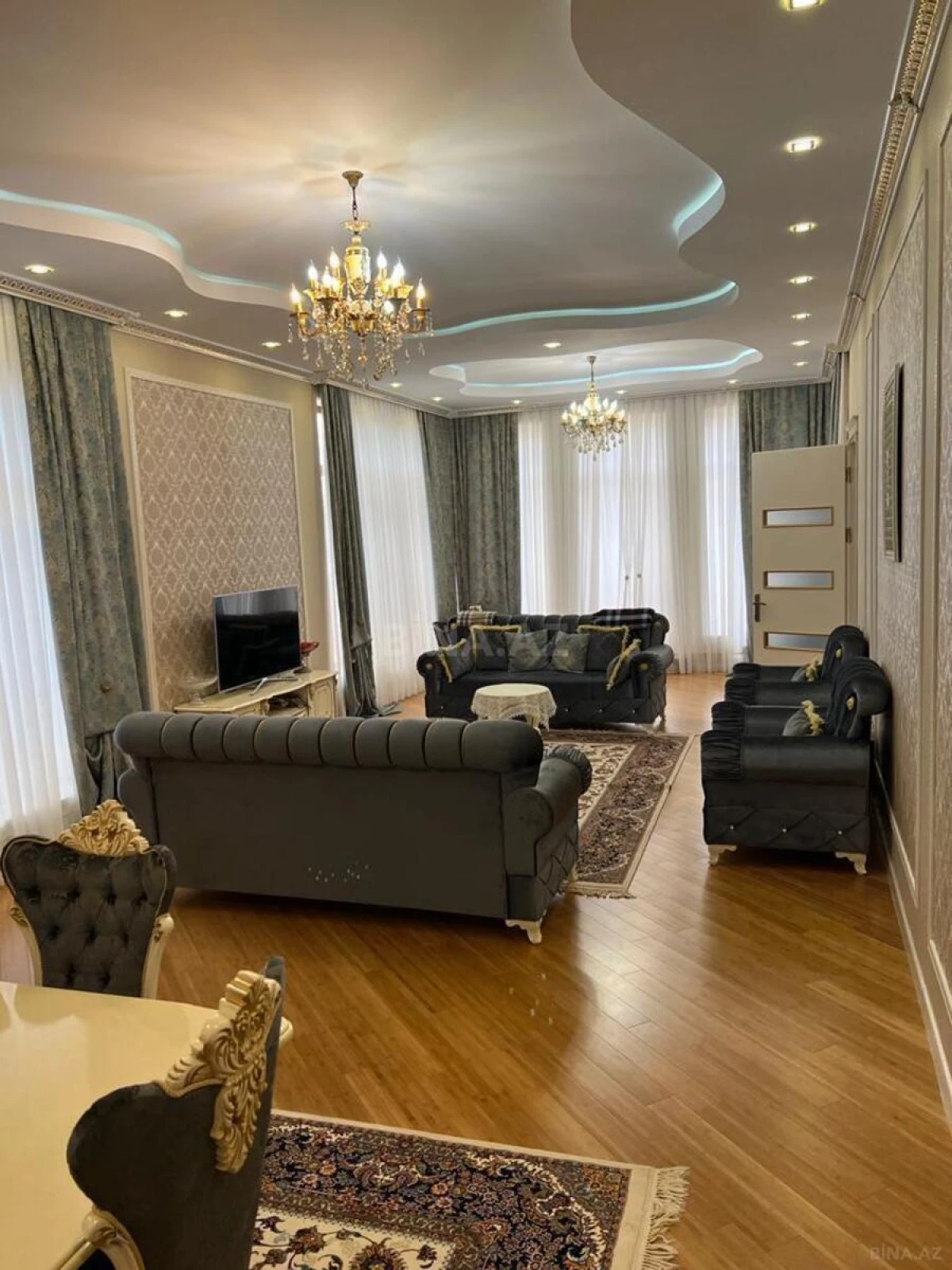 Satılır 9 otaqlı həyət evi 800 m²