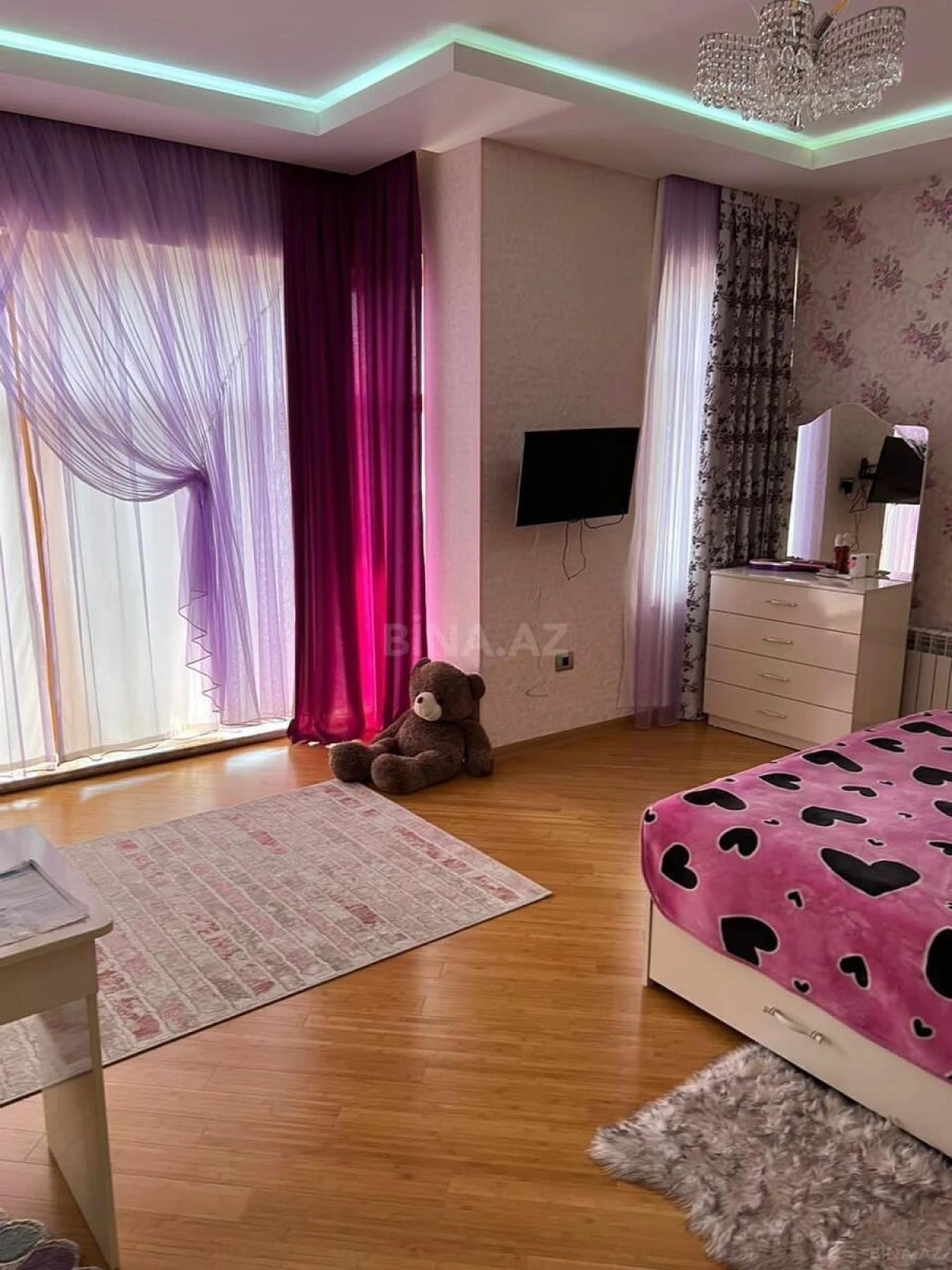 Satılır 9 otaqlı həyət evi 800 m²